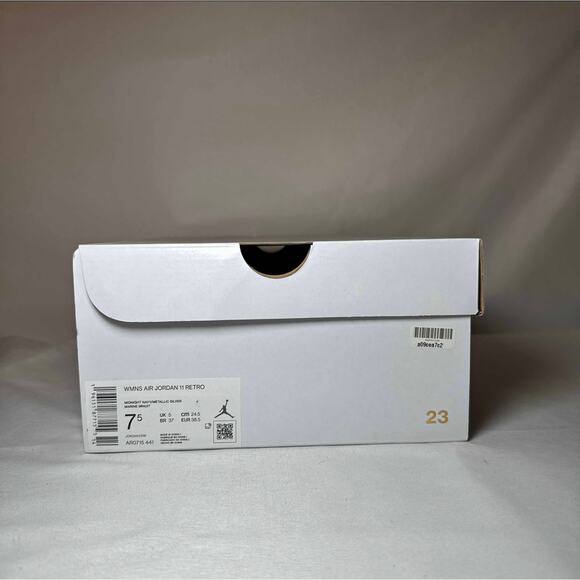 Size 7.5 - Wmns Air Jordan 11 Retro Midnight Navy Velvet Women's ShoesShips Now - Picture 8 of 12